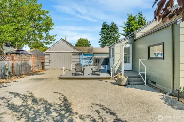 Detached garage. Nice trex deck for summer BBQ's.