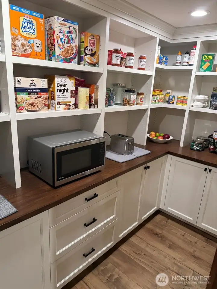 Walk-in pantry..