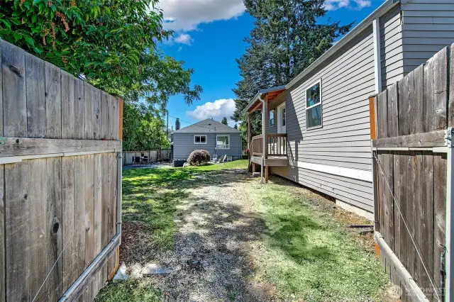 Alley access to backyard.