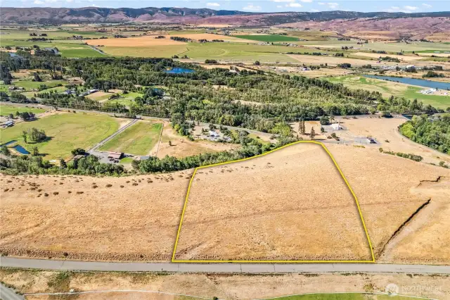 Property lines are not guaranteed to be accurate.