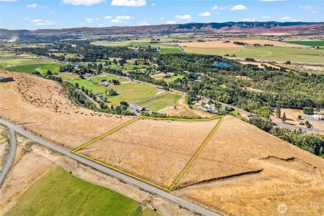 Property lines are not guaranteed to be accurate.