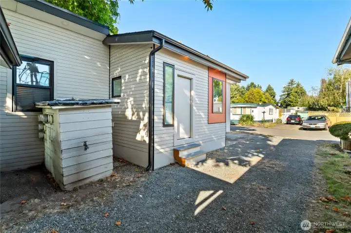 Access directly into mud room/laundry room
