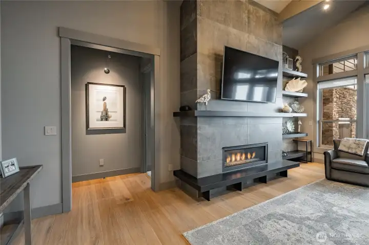 Looking into the entrance of the primary bedroom.