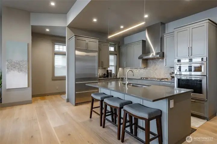 Kitchen with large island