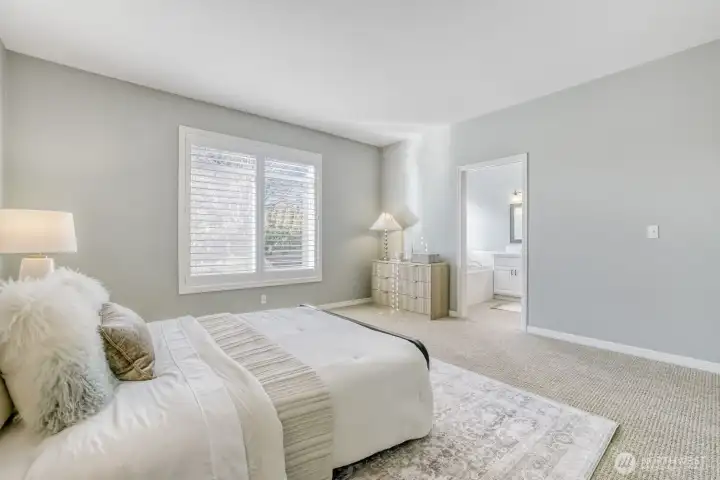 Primary bedroom w/ ensuite