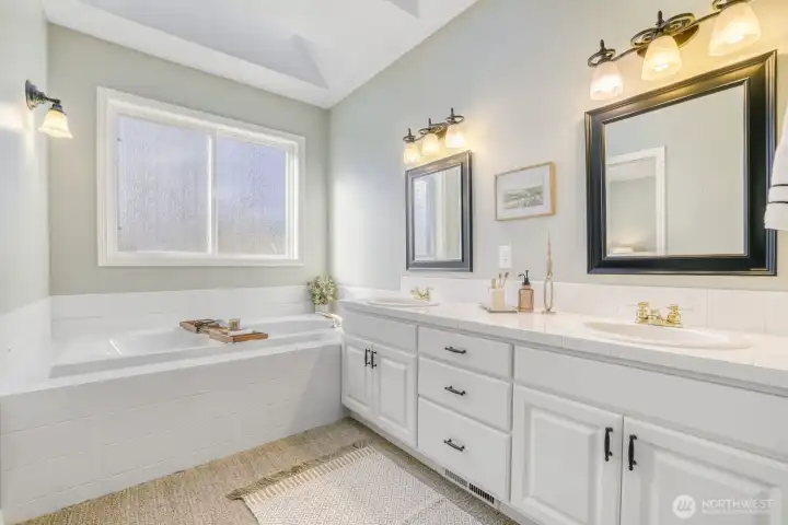 Primary bedroom ensuite