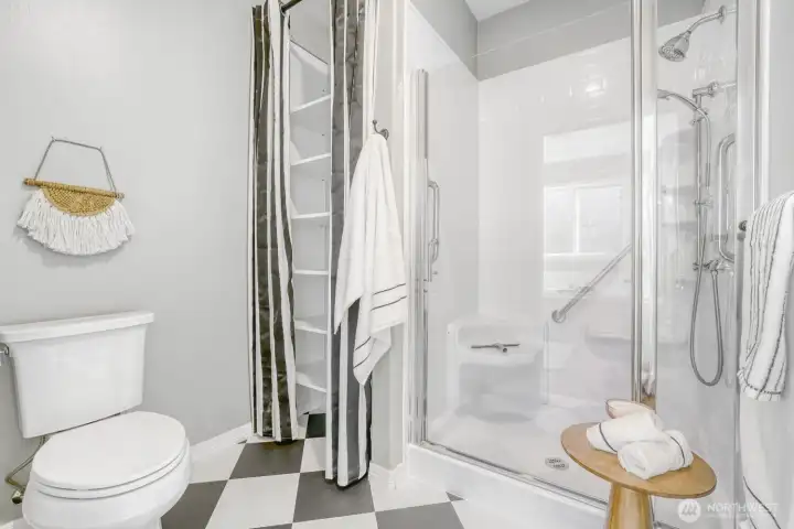 Primary bedroom ensuite