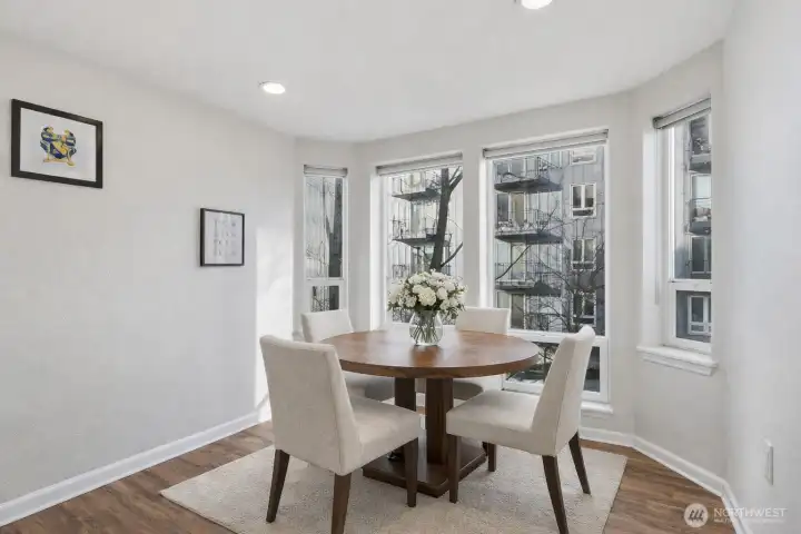 Dining area (virtually staged)