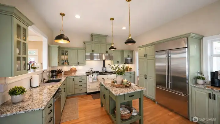 Remodeled 2025 with ADU and geothermal HVAC. This 3+bedroom, 3.5-bath waterfront home on Long Lake in Lacey offers 4,787 square feet, 105 feet of no-wake shoreline, and a daylight basement with separate entrance and second kitchen for multi-generational living or guest use.