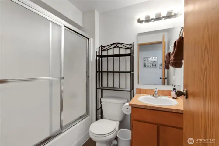 Upstairs full bathroom