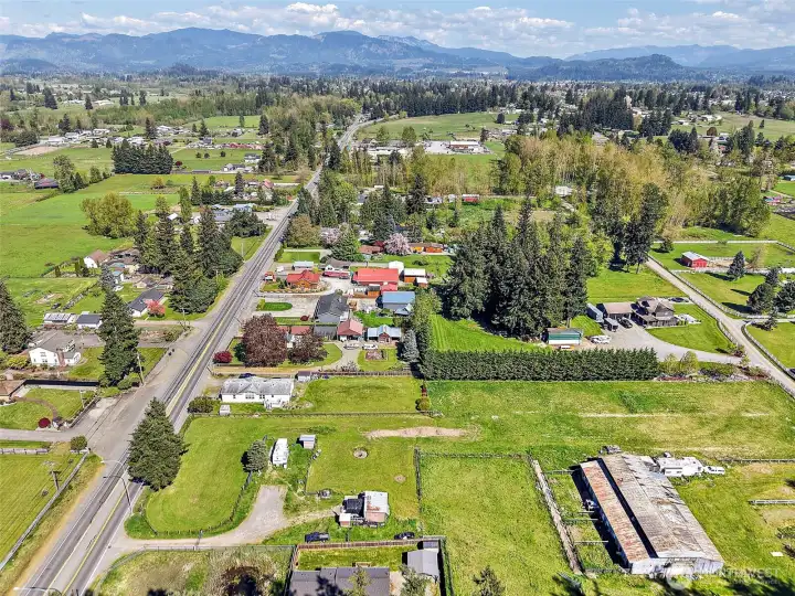 Beautifully set in Enumclaw with easy commuting access via highway 164.