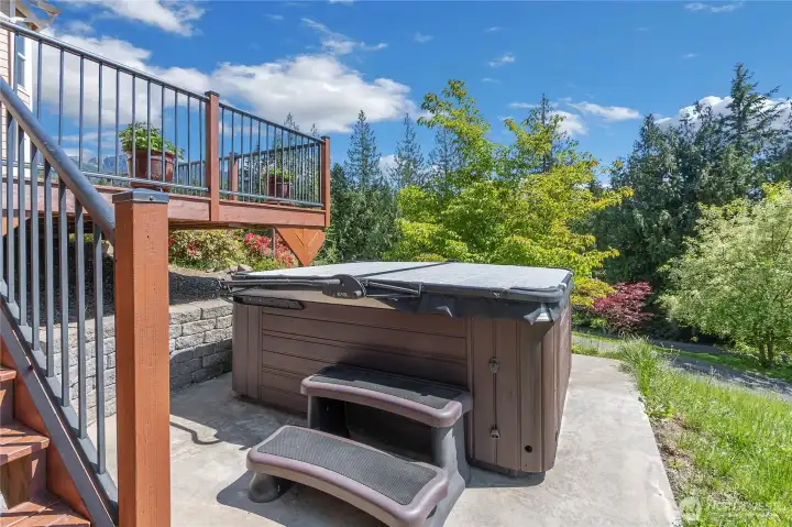Hot tub/spa, cover rated for 100mph wind