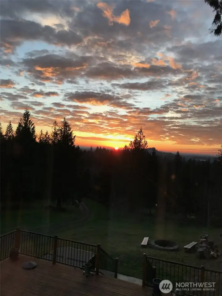 Enjoy beautiful sunsets from the deck & hot tub!