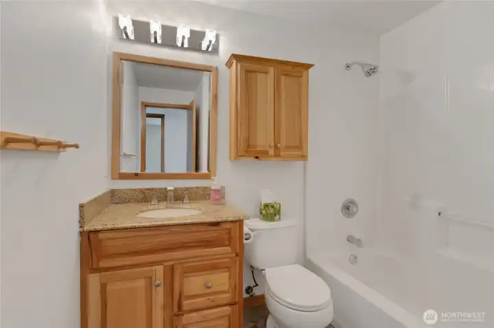 Upstairs full bathroom.