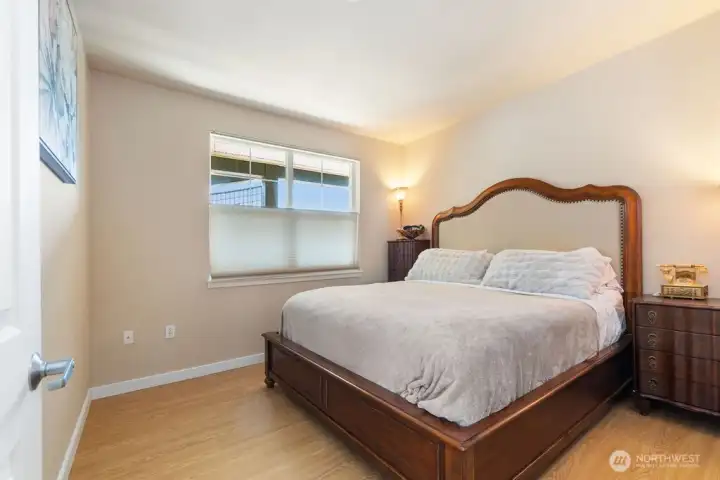 BEDROOM (W/ KING SIZE BED) BEDROOM (W/ KING SIZE BED)
