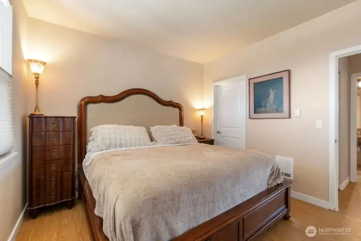 BEDROOM (KING BED) BEDROOM (KING BED)
