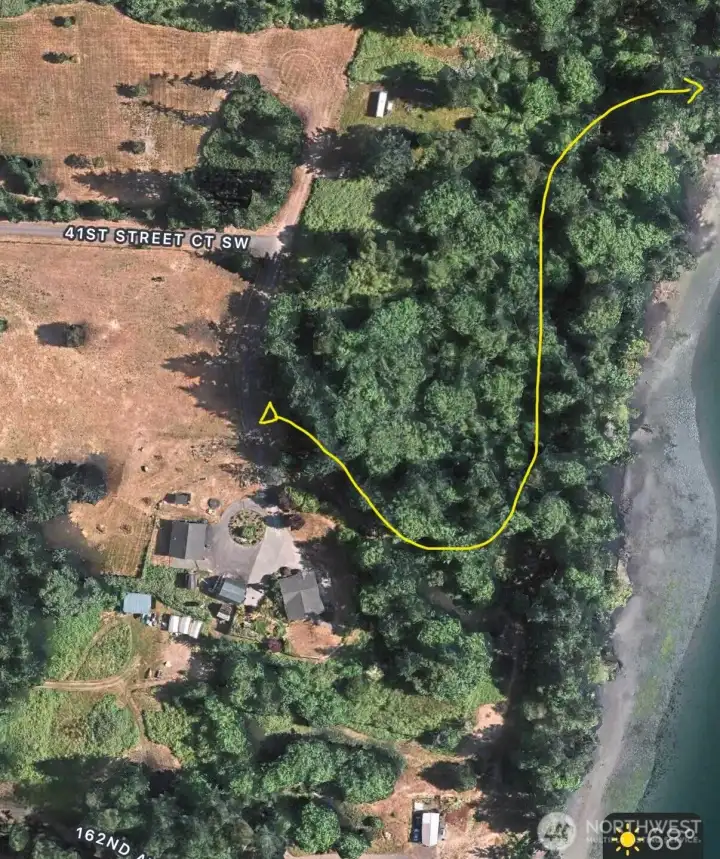 Shared Trail easement down to water. Shared Trail easement down to water.