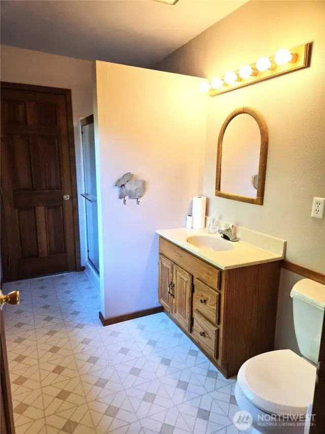 JacknJill bath between 2nd and 3rd bedroom on 2nd floor