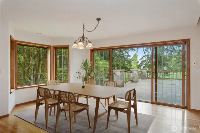 Virtual staged dining room.