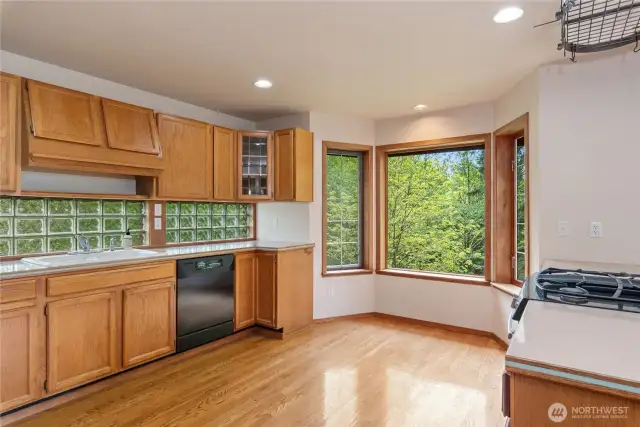 Oak cabinets.  Ample counter space for food prep. Lots of storage in kitchen and throughout house.