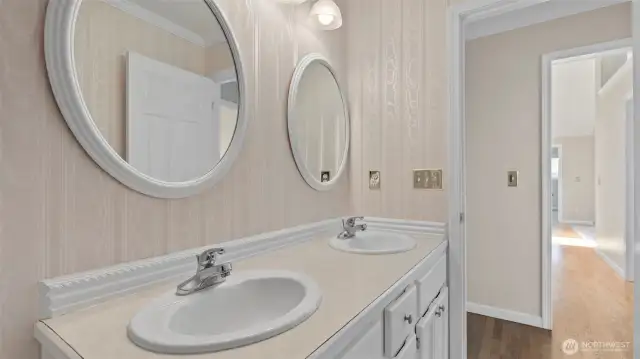 Main level bath