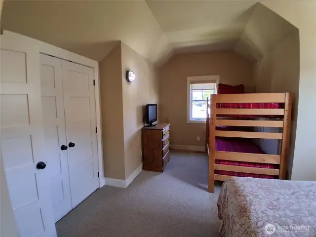 2nd Floor Bedroom with Bunks and Queen Bed