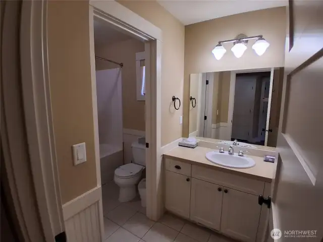 2nd Floor Bathroom
