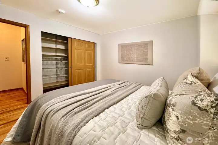 2nd bedroom showing closet