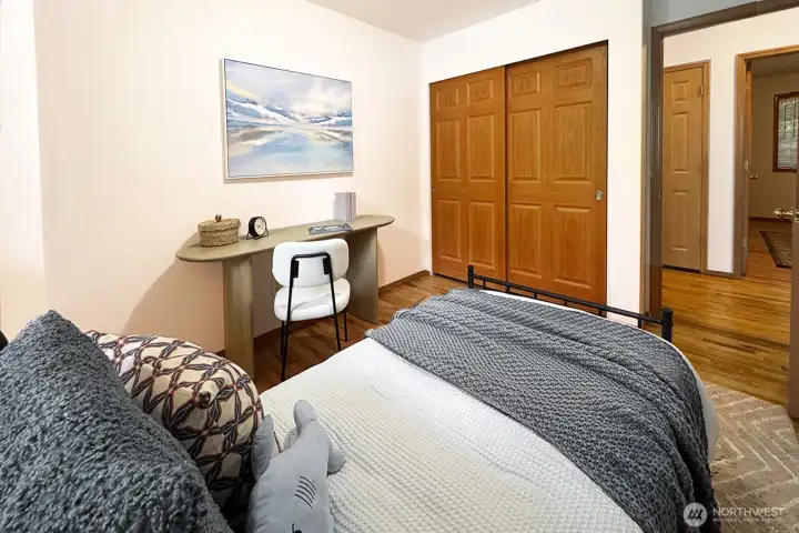 3rd bedroom showing closet