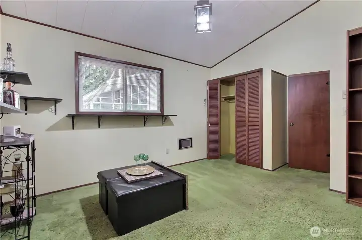 This spacious room provides for any number of uses. Music room, hobby room, office,....