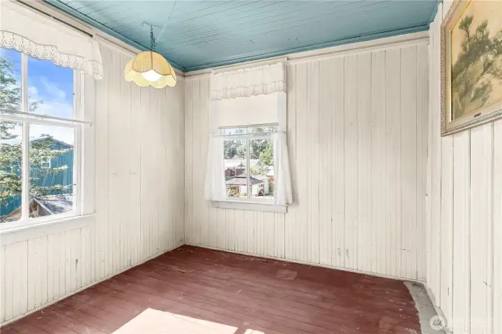 2nd Floor Bedroom4