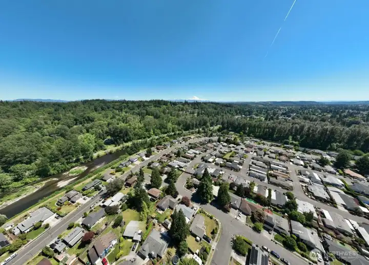 Drone photo showing Mountain.