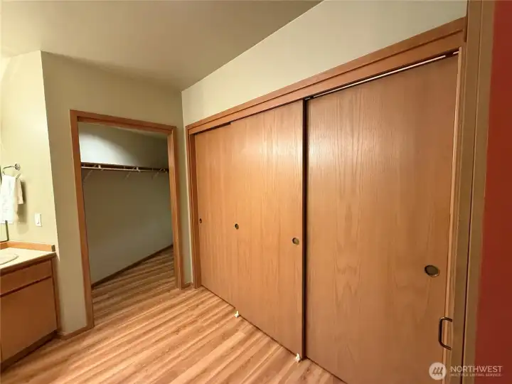 Primary suite walk in closet