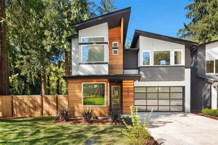 Photos of previously staged hom.