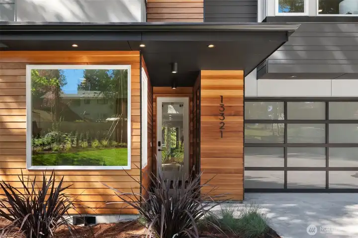 Photos of previously staged hom.