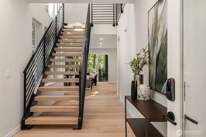 Photos of previously staged hom.