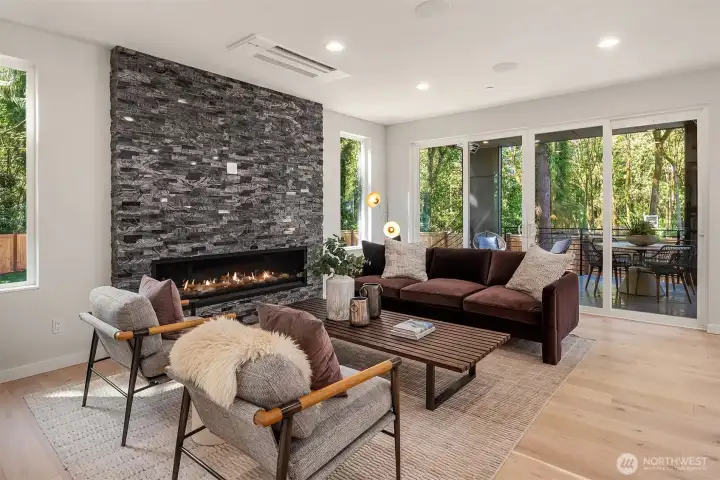 Photos of previously staged hom.