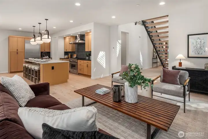 Photos of previously staged hom.