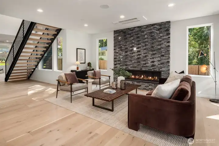 Photos of previously staged hom.