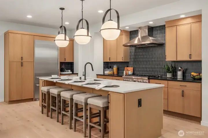 Photos of previously staged hom.