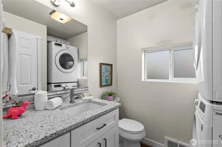 Washer/dryer included!