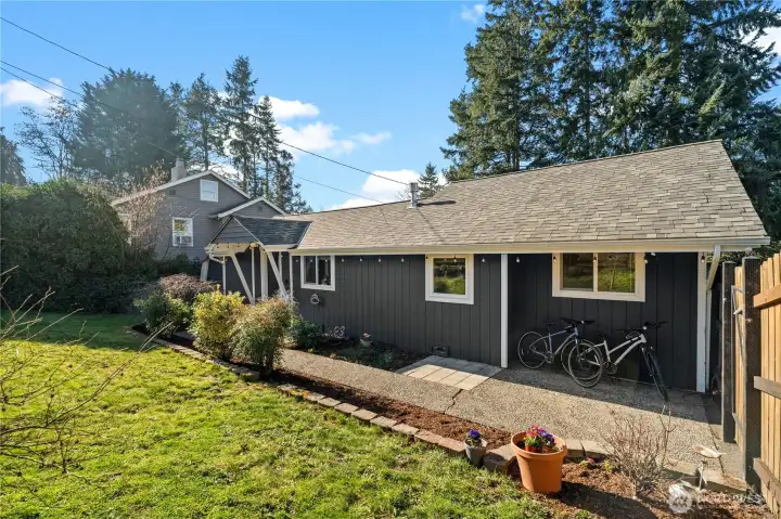 Easy access to Burke Gilman and Interurban bike trails1