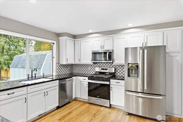 SS appliances w/ new gas range