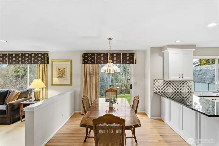 Dining area - can have an extended table!