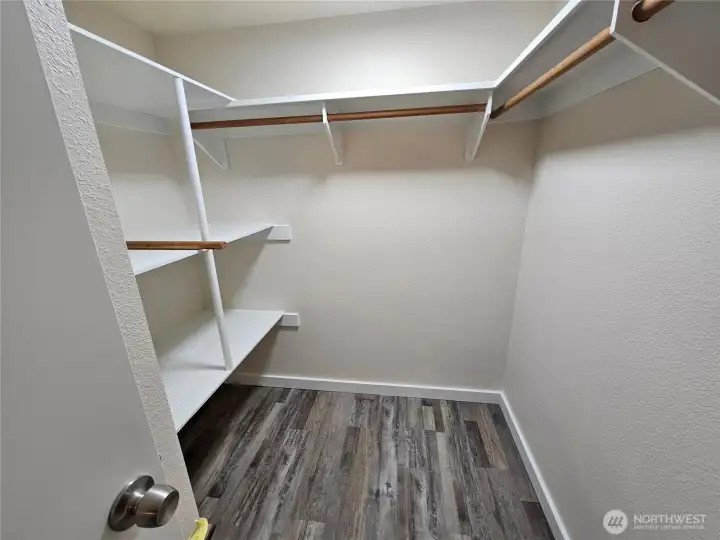 Walk in closet in mstr bdrm