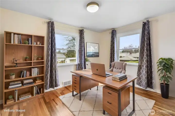 *Virtually Stage Office*