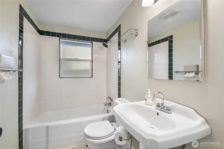 Main Full Bath w/Pedestal Sink