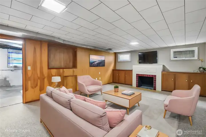 *Virtually Staged Bonus Room*