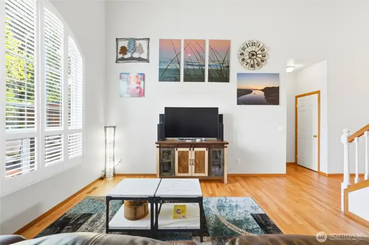 Room to relax… or pretend you’re productive.