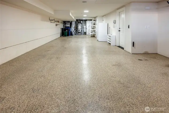 Large, oversized 3-car garage